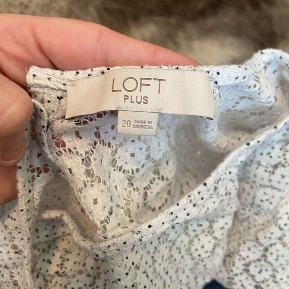 LOFT lace button back blouse size 20 - Picture 2 of 4
